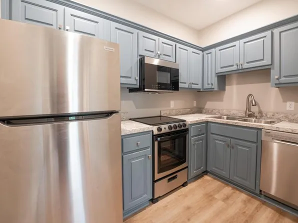 105 S Zetterower Ave, Statesboro, GA