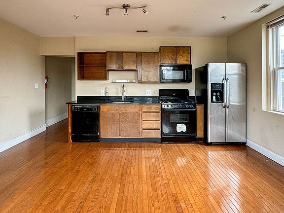 4th image of 1508 W Oxford St APT 3