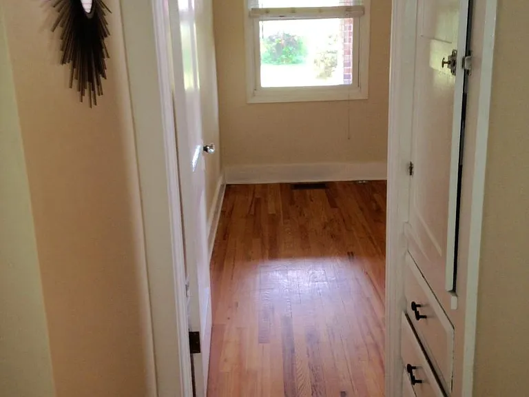 752 Hallway to bedroom