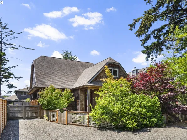 323 4th St S, Manzanita, OR 97130