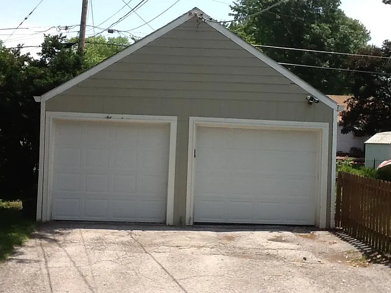 4739 Windsor St — Photo 13