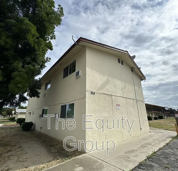 352 S Blackstone St #11 — Photo 1