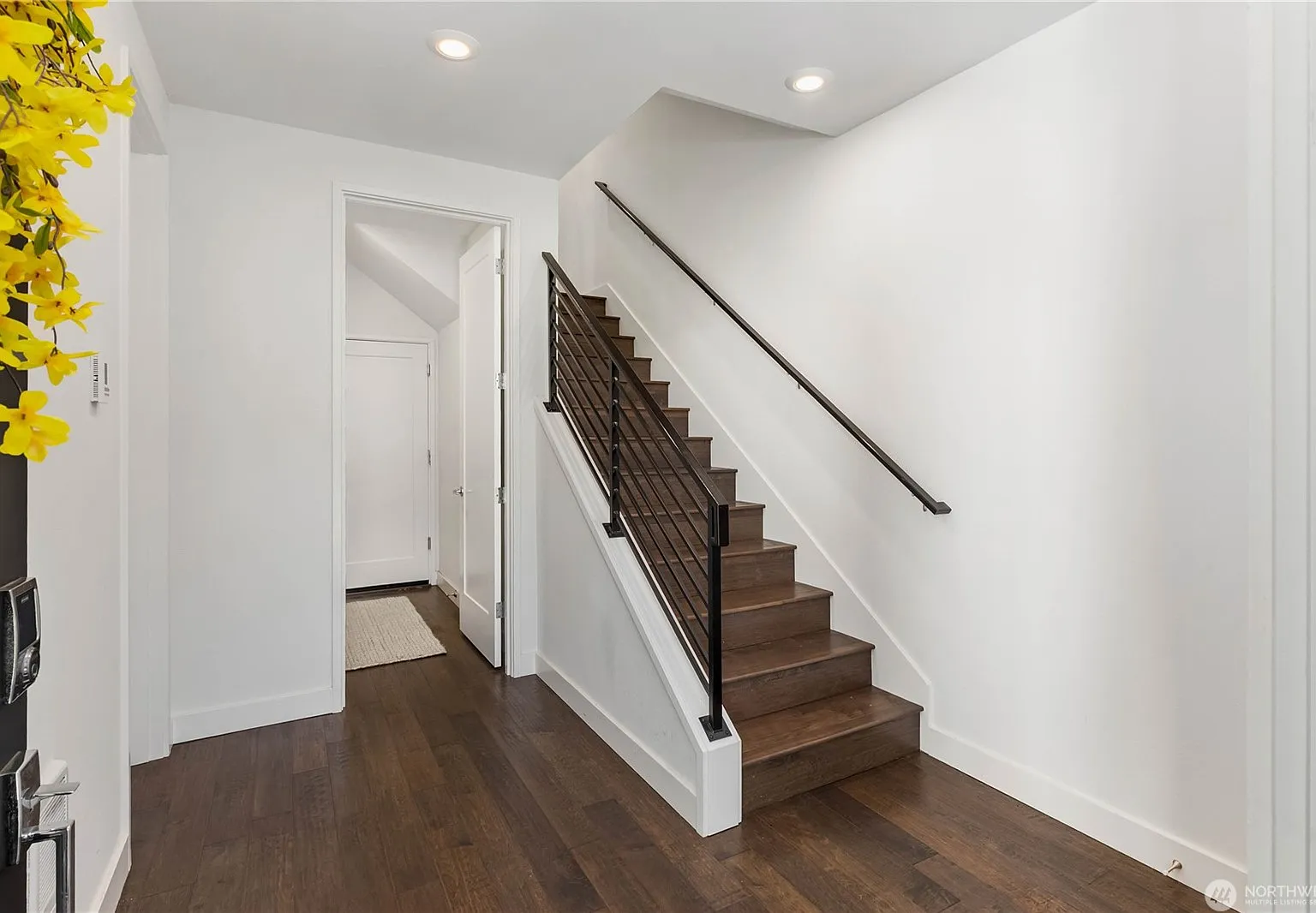3 bed, 2573 sqft, $4,500 — Photo 4