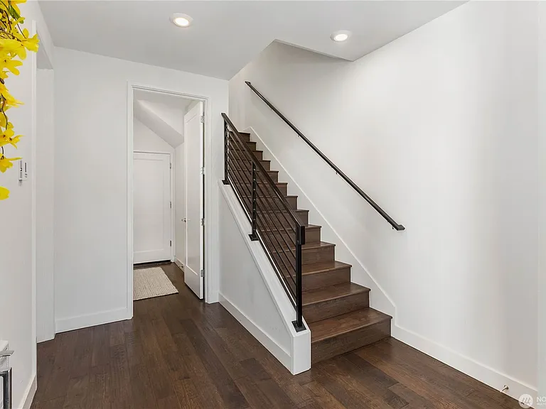Harwood Entry & Stairs