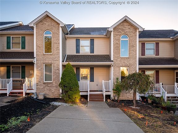 3rd image of 16 Deer Valley Dr