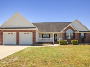 818 Running Horse Ln, Hope Mills, NC 28348