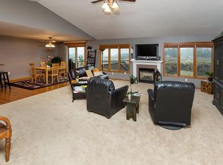 7027 Peckham St, Johnston, IA 50131