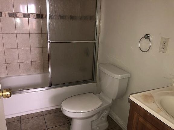 5th image of 9715 Wilmington Ave
