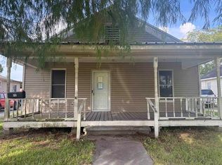 712 N 11th St, Nederland, TX 77627