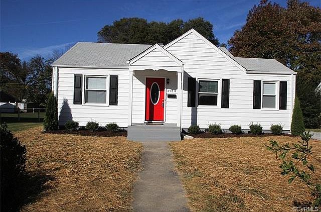 1st image of 3914 E Chatham Dr