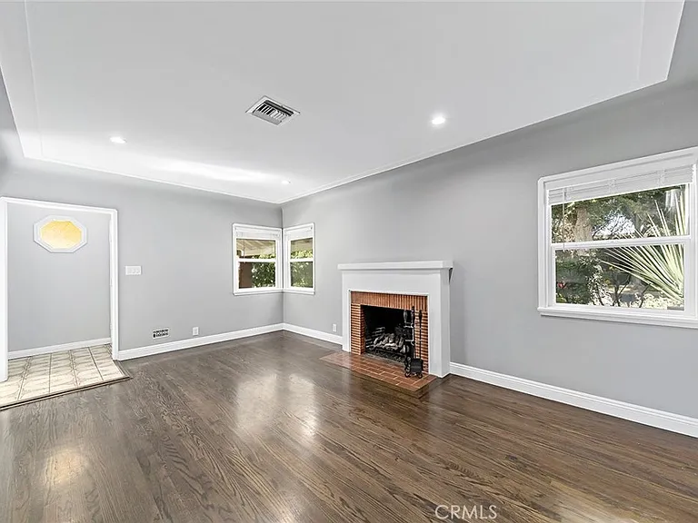 348 W Spazier Ave — Photo 9
