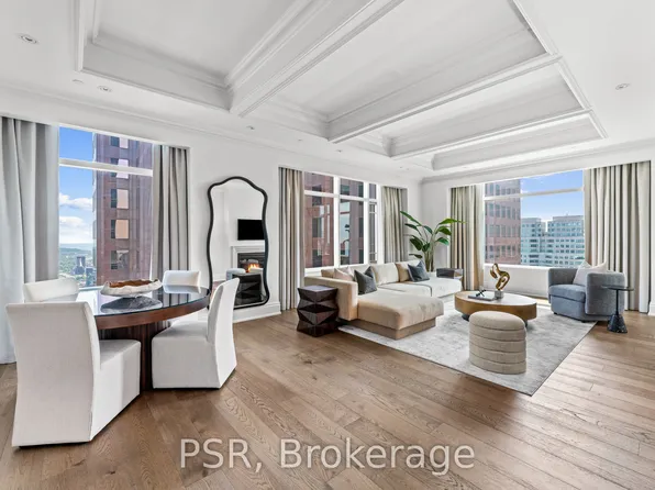 311 Bay St Unit 4804, Toronto, ON M5H 4G5