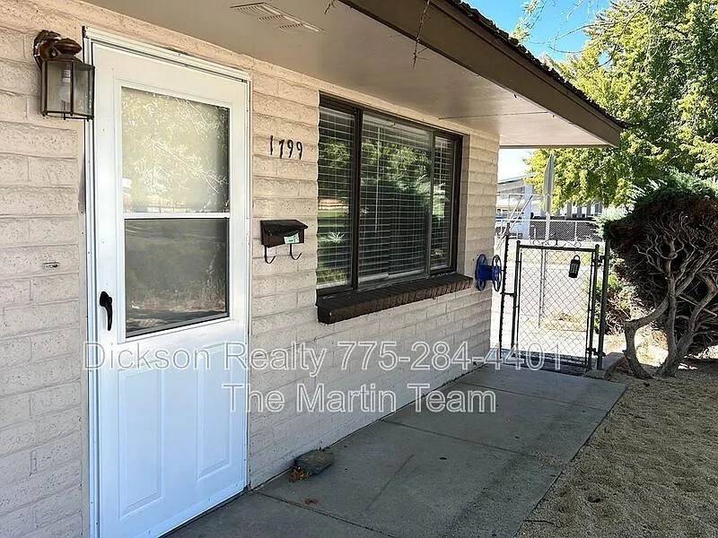 2 bed, 1.0 bath, 950 sqft, $1,524 — Photo 2
