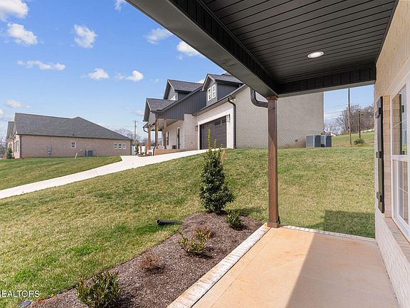 4th image of 107 Van Gilder Way