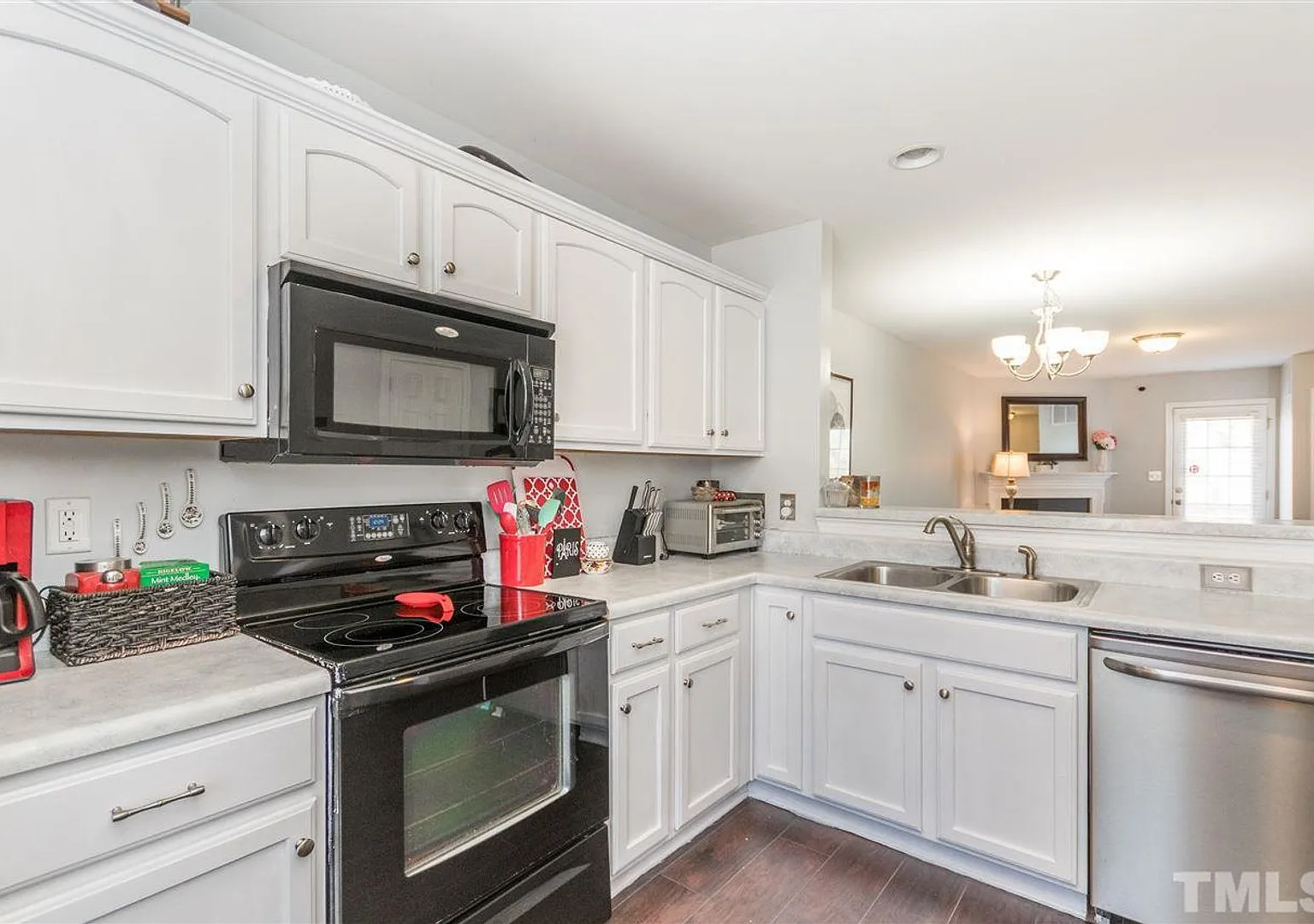 Room in 3 Bedroom Townhome at Big Bass Dr — Photo 2