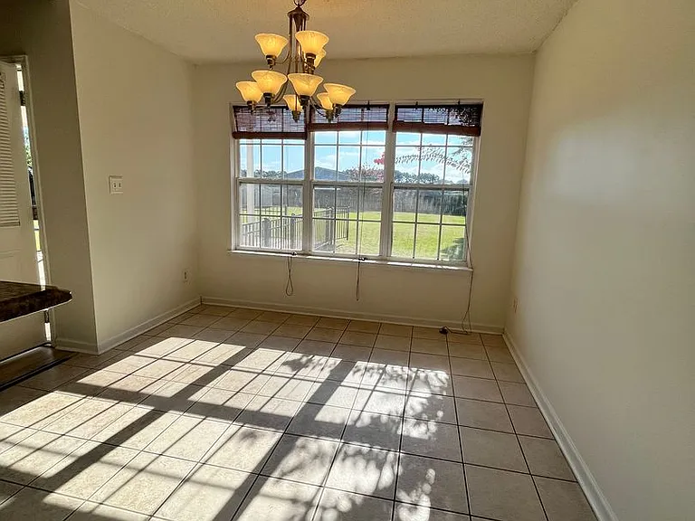 715 Sark Dr — Photo 7