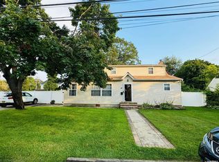 14 Bedell St, Lindenhurst, NY 11757