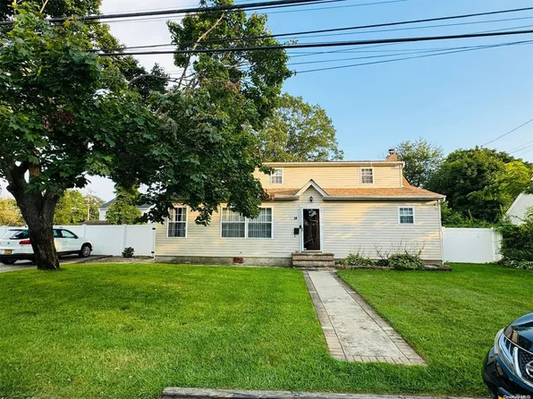 14 Bedell Street, Lindenhurst, NY 11757