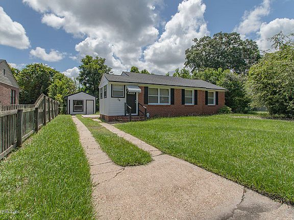 2nd image of 776 Gardenia Ln