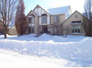 2140 Lakeside Dr, Troy, MI 48085