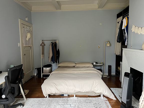 4th image of 127 Hugo St