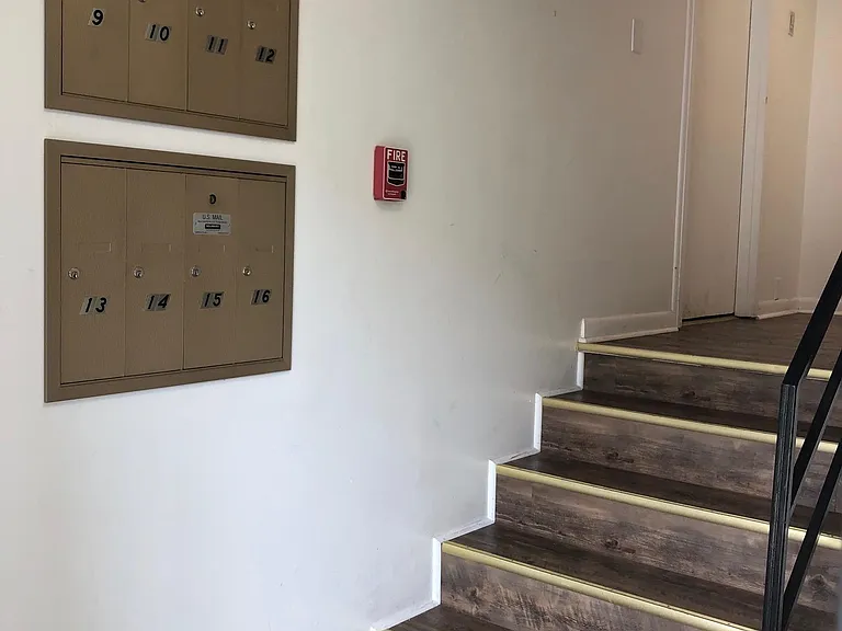 Louise Ave Apartments — Photo 13