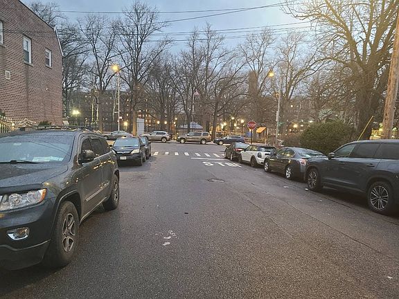 5th image of 2949 Tenbroeck Ave
