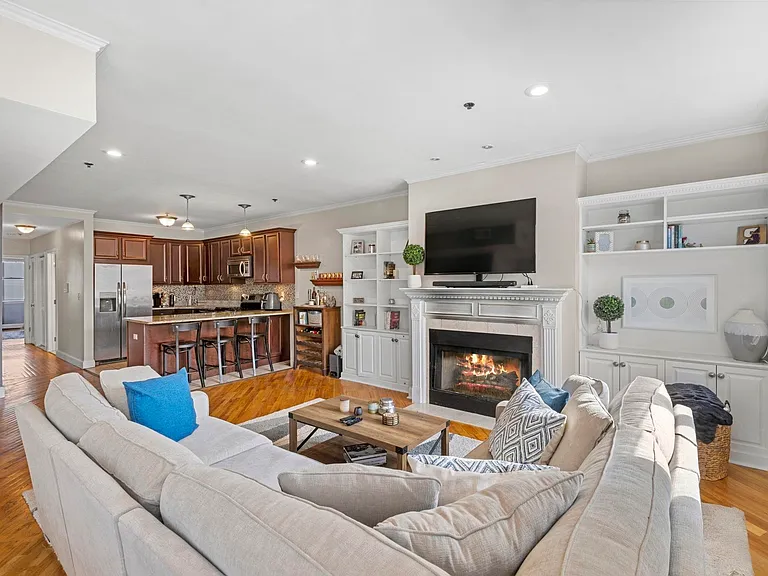 321 Monroe St #4 — Photo 4