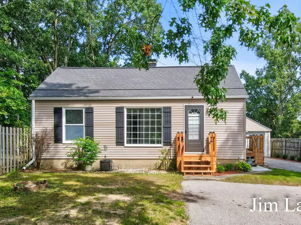 933 Barbara St NW, Grand Rapids, MI 49544