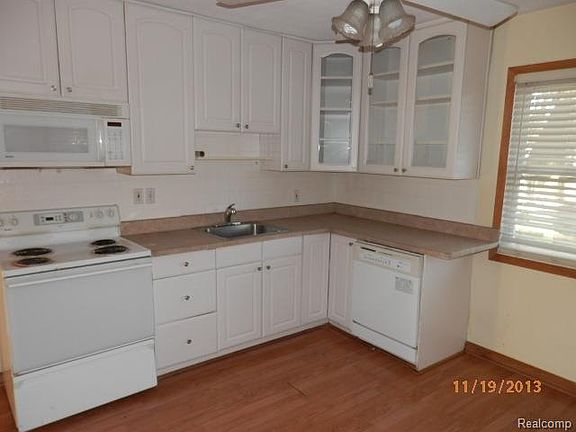 2nd image of 7010 N Vernon St