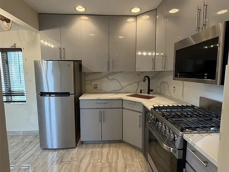 77 E Santa Barbara Rd — Photo 2