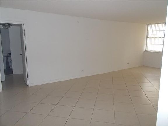 4th image of 250 174th St APT 806