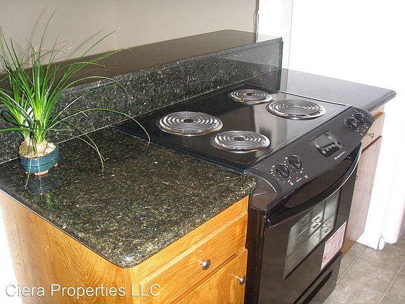 3rd image of 1623 Victory Blvd APT 1