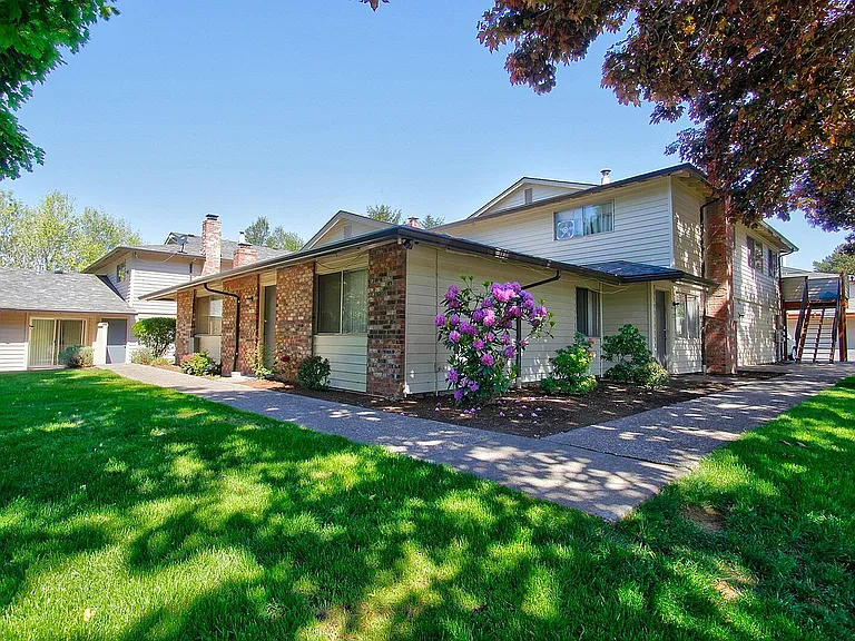 2897 NE Rene Ave — Photo 8