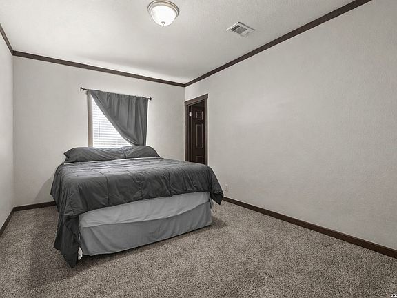5th image of 218 W 2nd St