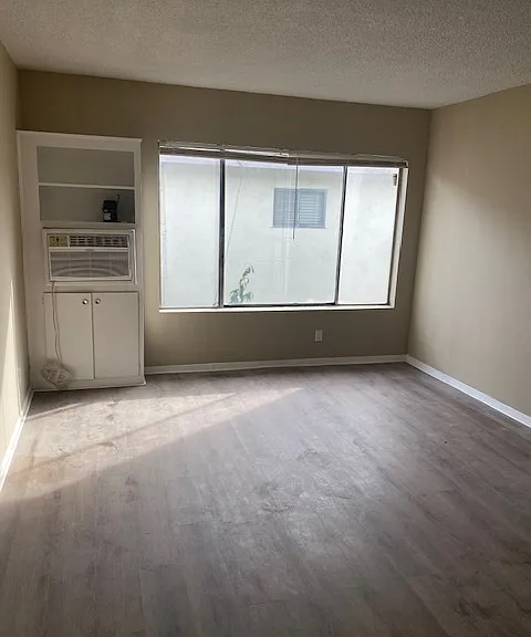 11446 Califa St #6 — Photo 8