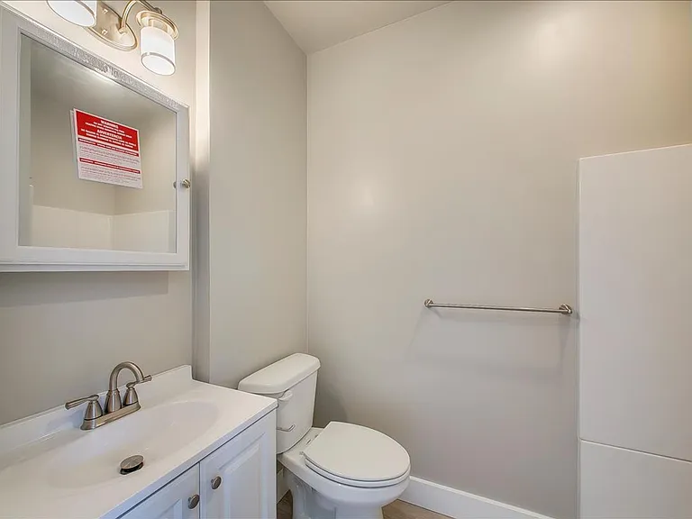 1315 W Jefferson St — Photo 8