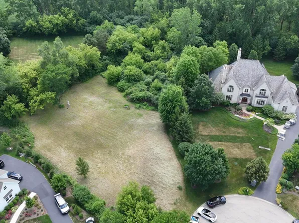 1 Stoney Ridge Ct, Hawthorn Woods, IL 60047