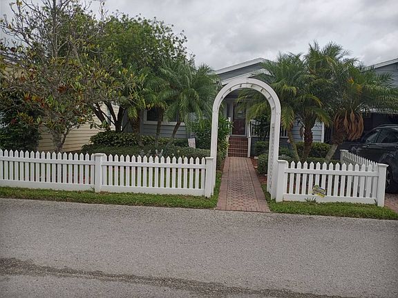 2nd image of 806 Grand Arbor Way