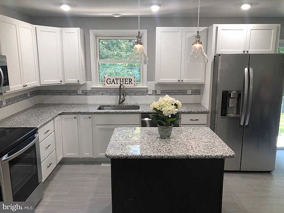 5th image of 409 Darwin Dr