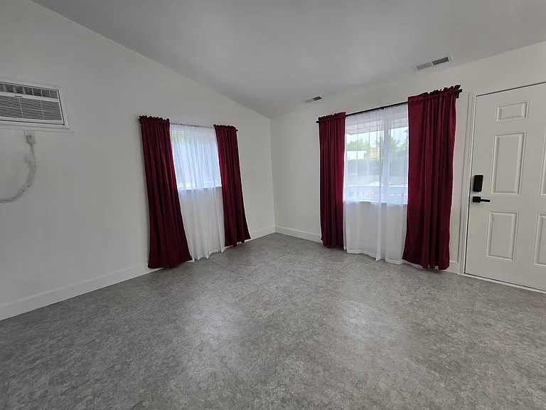 447 Zahn Dr #C — Photo 8