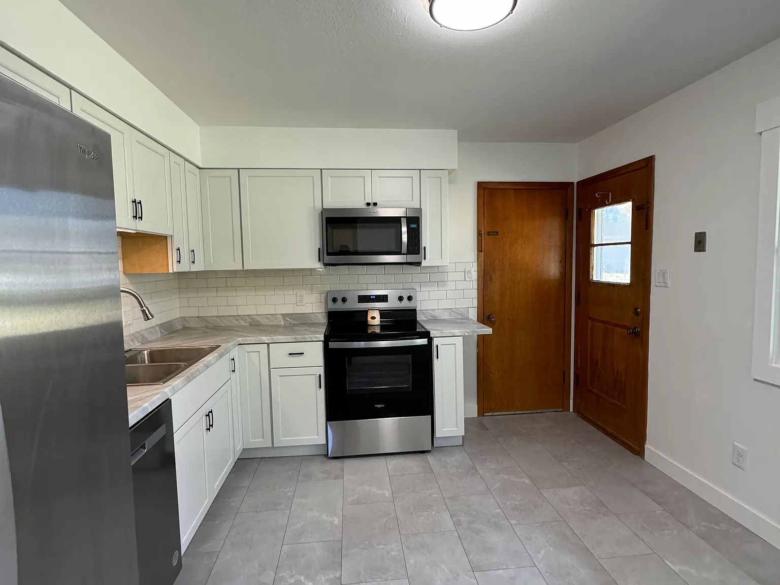 2 bed, 720 sqft, $1,300 — Photo 3
