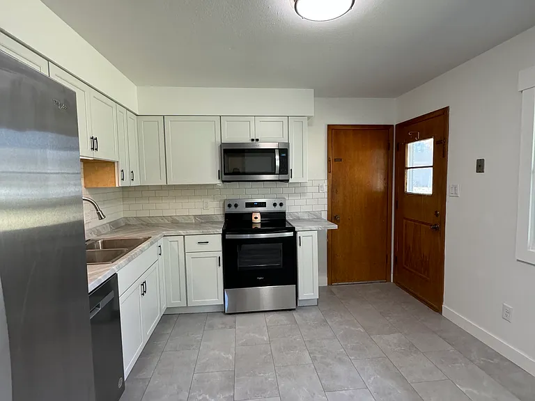 2452-2454 Westover Blvd — Photo 3