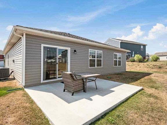 3rd image of 157 Gumspring Dr