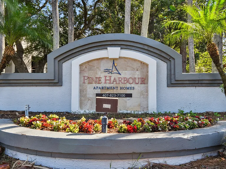 Pine Harbour — Photo 6