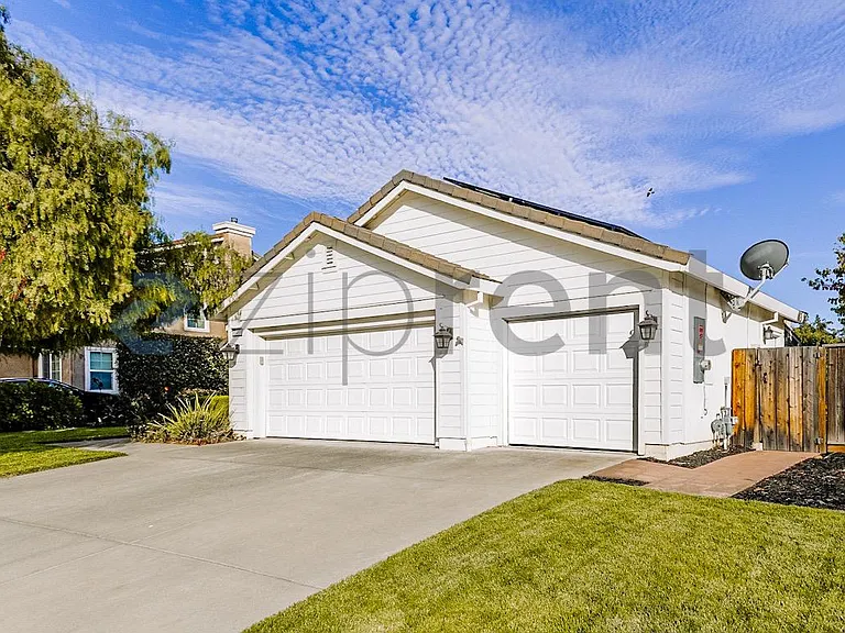 1465 Valley Glen Dr — Photo 1