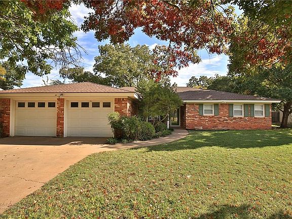 4th image of 2049 Greenbriar Dr