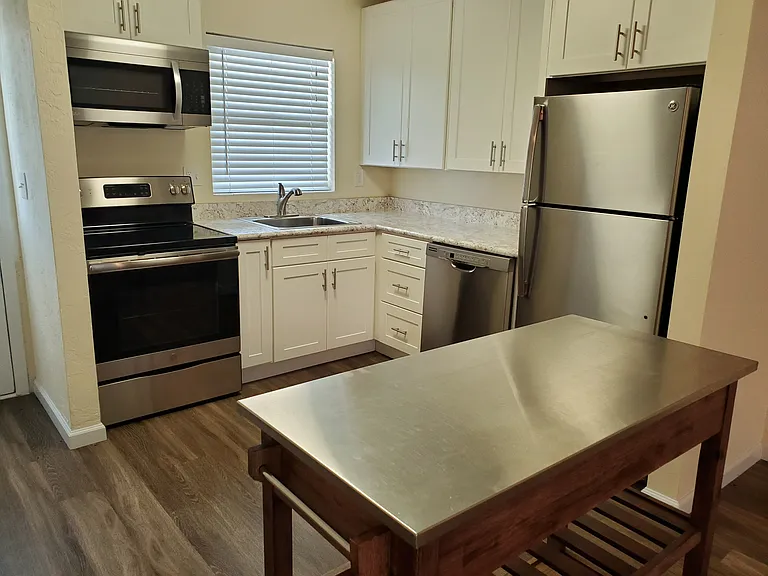 Beachside Apartments — Photo 32