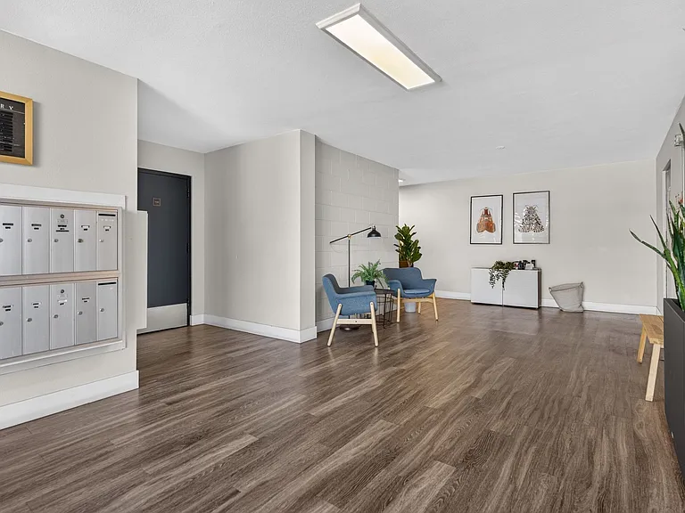 425 Coronado Ave — Photo 6