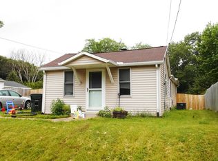 20 Blue Grass Ct, Davenport, IA 52802